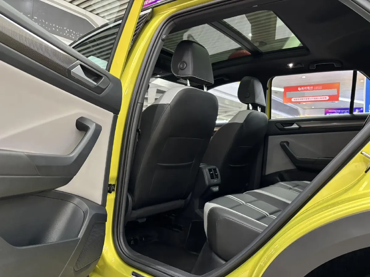 2023 Volkswagen T-Roc 1.5T 160HP L4 7DCT,autocango,china used car exporter,china ev exporter,chinese used car exporter,chinese used ev exporter