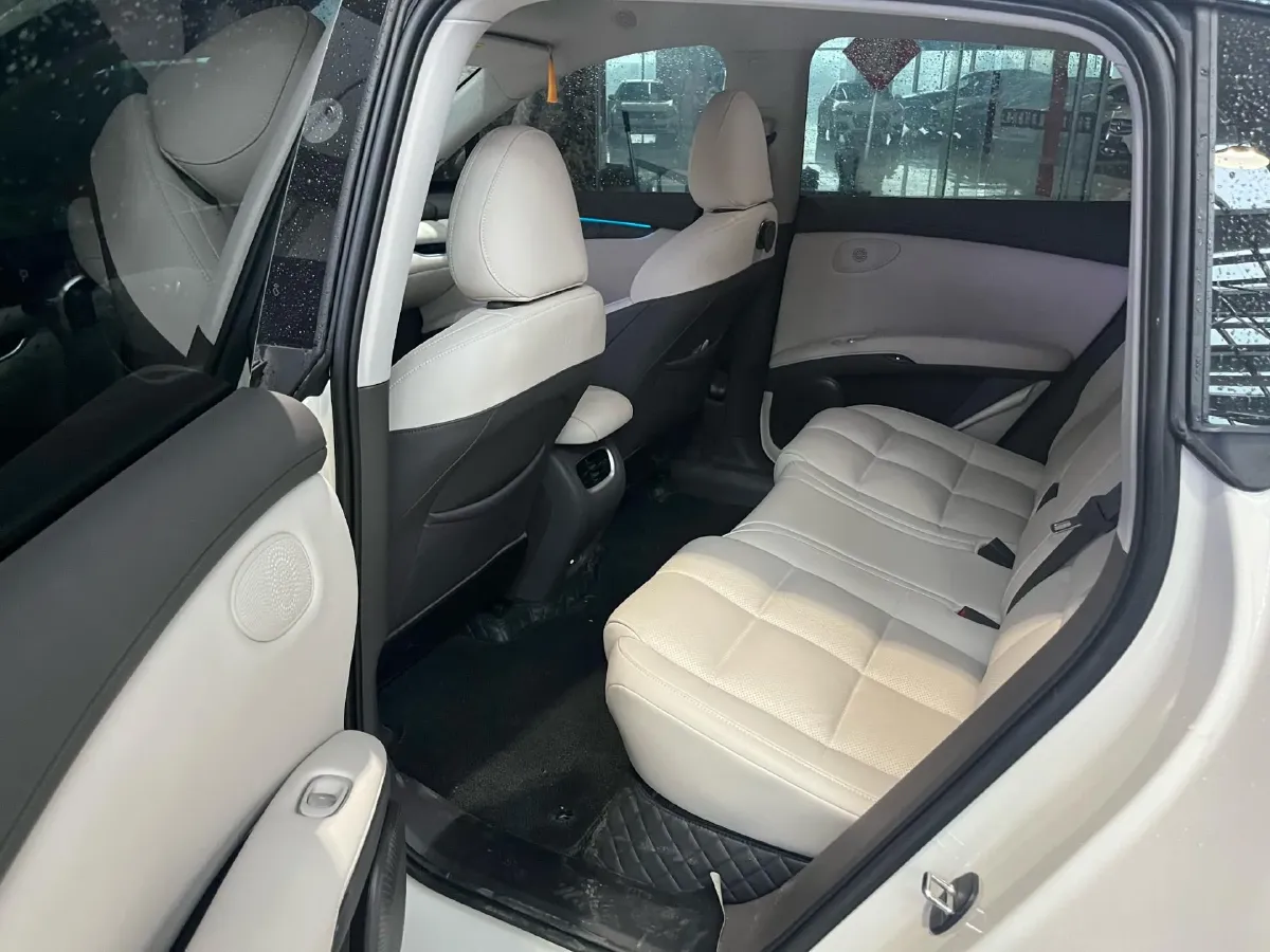 2023 IM LS6 BEV 71KWH,autocango,china used car exporter,china ev exporter,chinese used car exporter,chinese used ev exporter