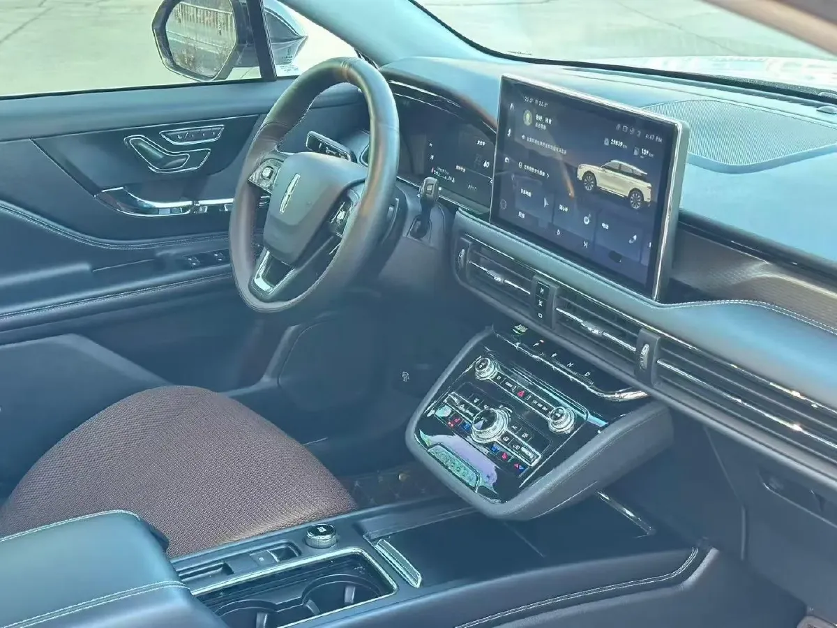 2023 Lincoln Corsair 2.0T 261HP L4 8AT,autocango,china used car exporter,china ev exporter,chinese used car exporter,chinese used ev exporter