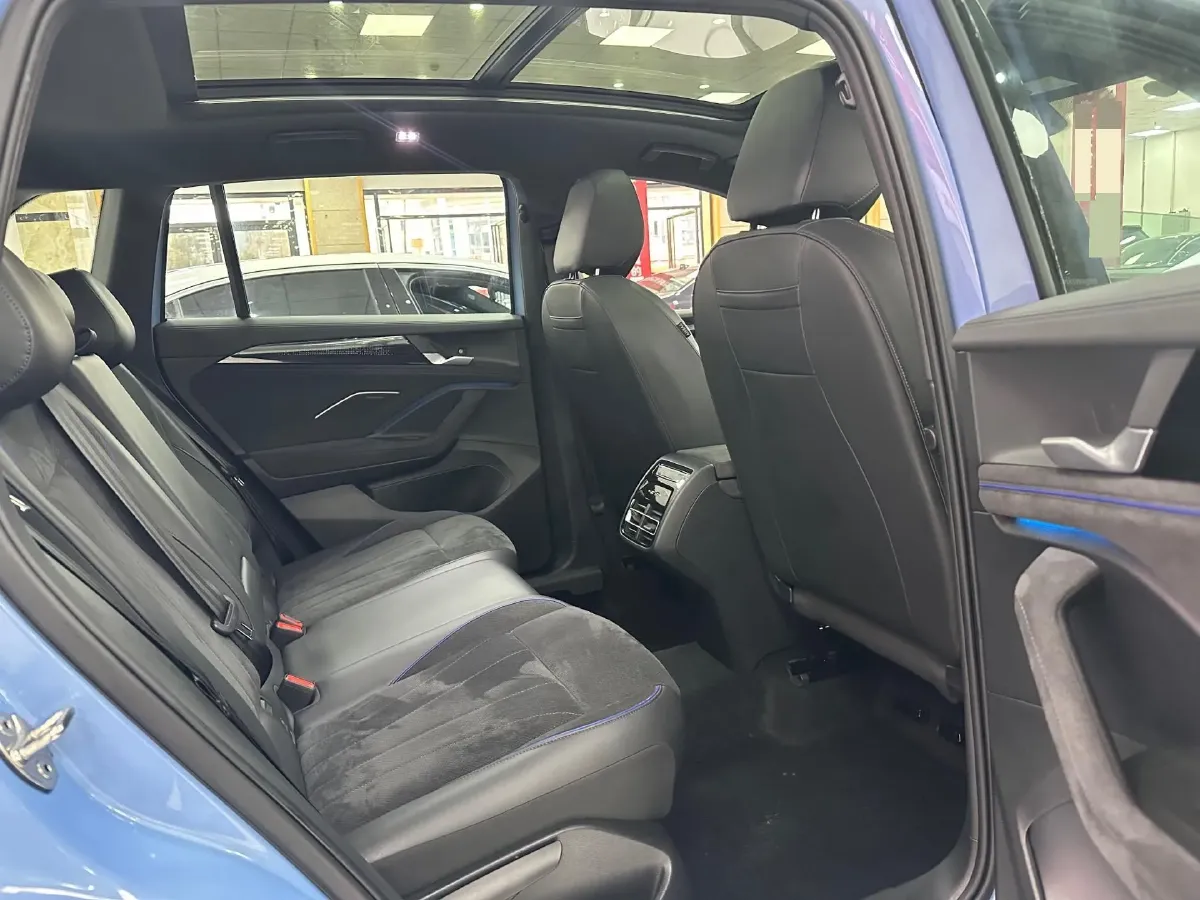 2024 Volkswagen Tiguan L 2.0T 220HP L4 7DCT,autocango,china used car exporter,china ev exporter,chinese used car exporter,chinese used ev exporter