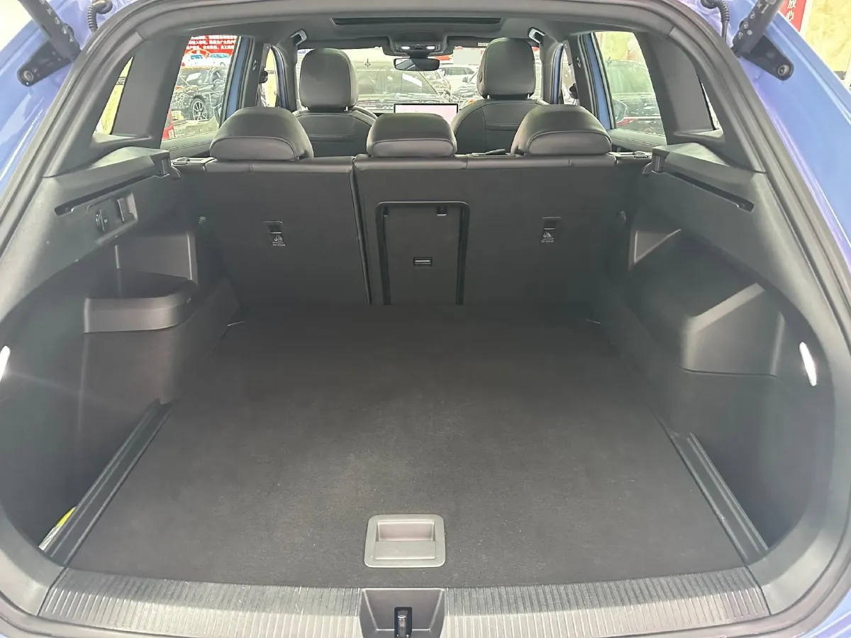 2024 Volkswagen Tiguan L 2.0T 220HP L4 7DCT,autocango,china used car exporter,china ev exporter,chinese used car exporter,chinese used ev exporter