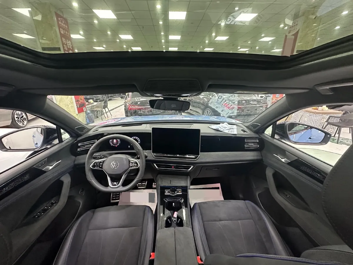 2024 Volkswagen Tiguan L 2.0T 220HP L4 7DCT,autocango,china used car exporter,china ev exporter,chinese used car exporter,chinese used ev exporter