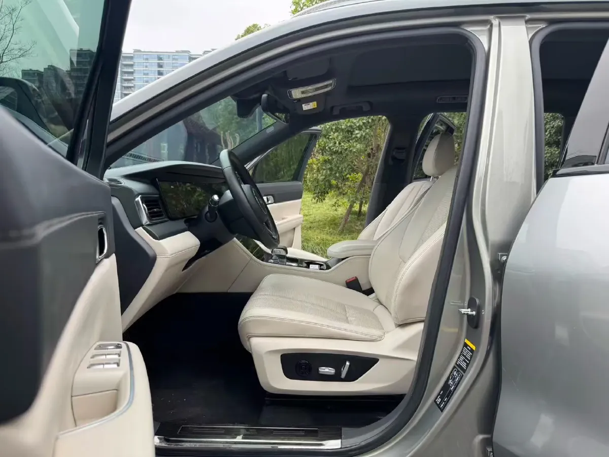 2020 Li ONE Range Extended 131HP REEV 40.5KWH,autocango,china used car exporter,china ev exporter,chinese used car exporter,chinese used ev exporter