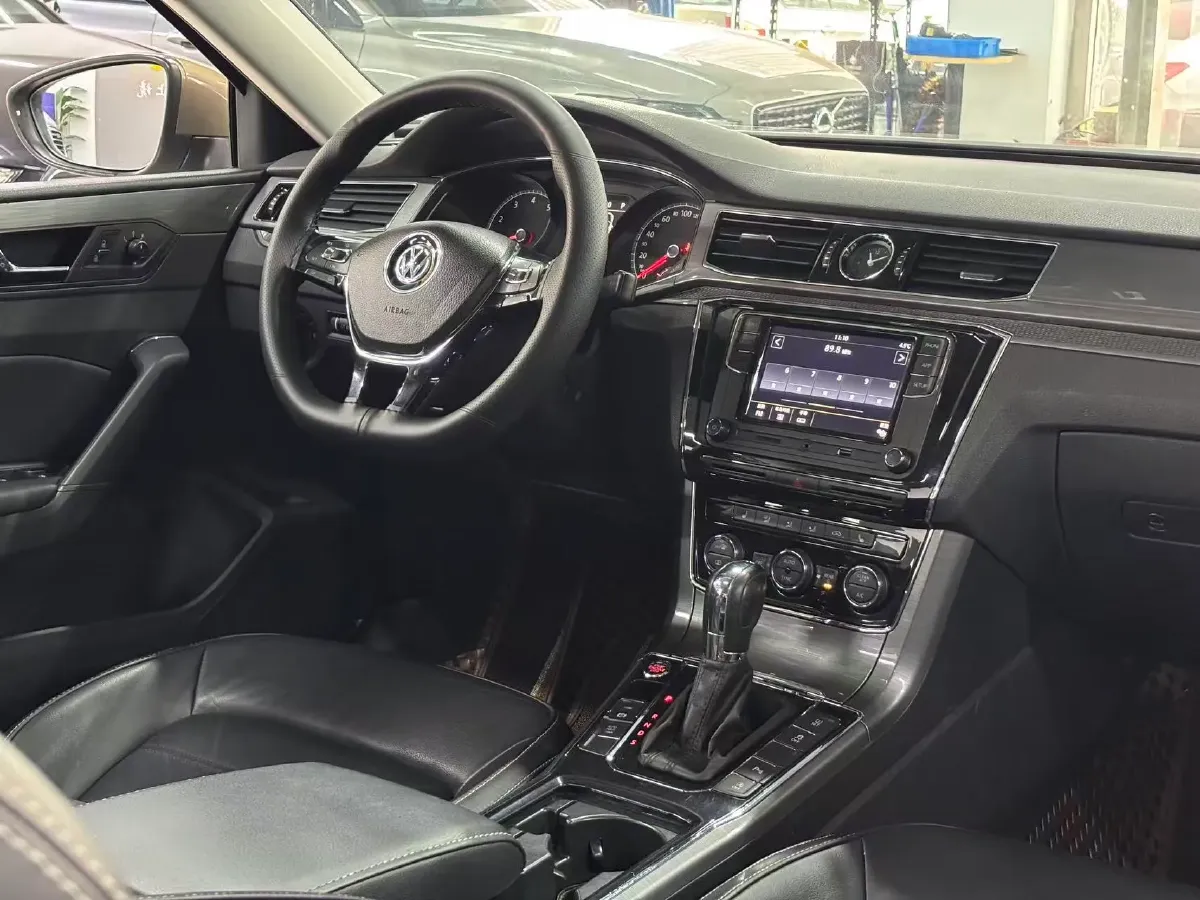 2017 Volkswagen Passat 1.8T 180HP L4 7DCT,autocango,china used car exporter,china ev exporter,chinese used car exporter,chinese used ev exporter