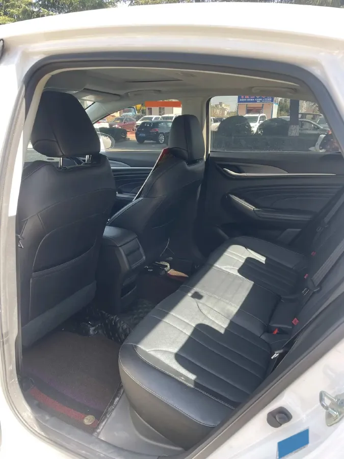 2022 ChangAn Eado 1.6L 128HP L4 5MT,autocango,china used car exporter,china ev exporter,chinese used car exporter,chinese used ev exporter