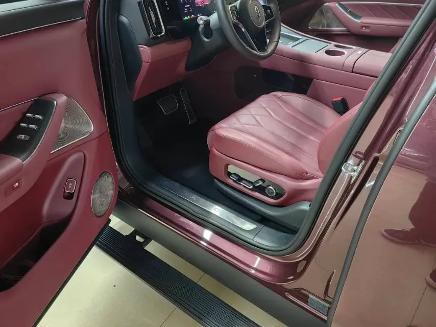 2025 AITO AITO M8 REEV 160HP REEV 53.4KWH,autocango,china used car exporter,china ev exporter,chinese used car exporter,chinese used ev exporter