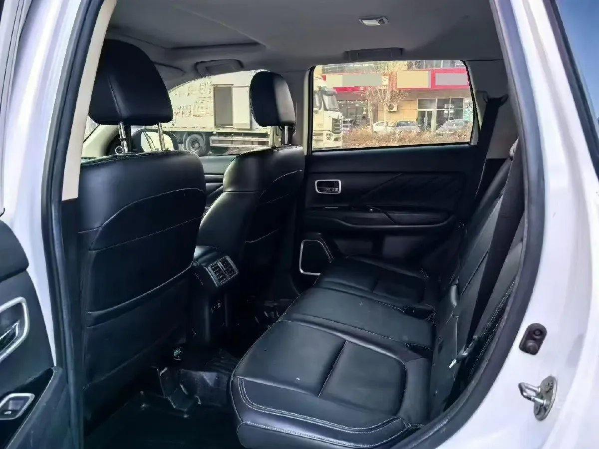 2019 Mitsubishi Outlander 2.0L 166HP L4 CVT,autocango,china used car exporter,china ev exporter,chinese used car exporter,chinese used ev exporter