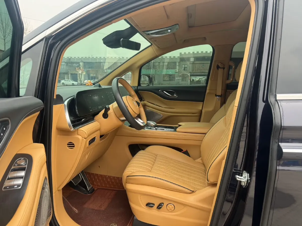 2022 Voyah Dream 1.5T 136HP L4 PHEV 25.57KWH,autocango,china used car exporter,china ev exporter,chinese used car exporter,chinese used ev exporter