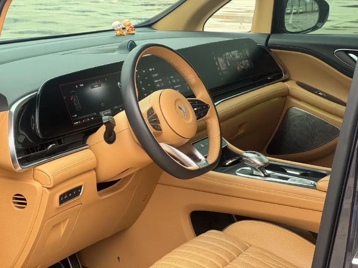 2022 Voyah Dream 1.5T 136HP L4 PHEV 25.57KWH,autocango,china used car exporter,china ev exporter,chinese used car exporter,chinese used ev exporter