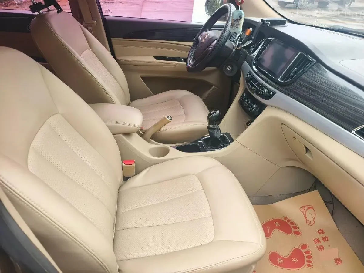 2016 BaoJun 730 1.5L 112HP L4 5MT,autocango,china used car exporter,china ev exporter,chinese used car exporter,chinese used ev exporter