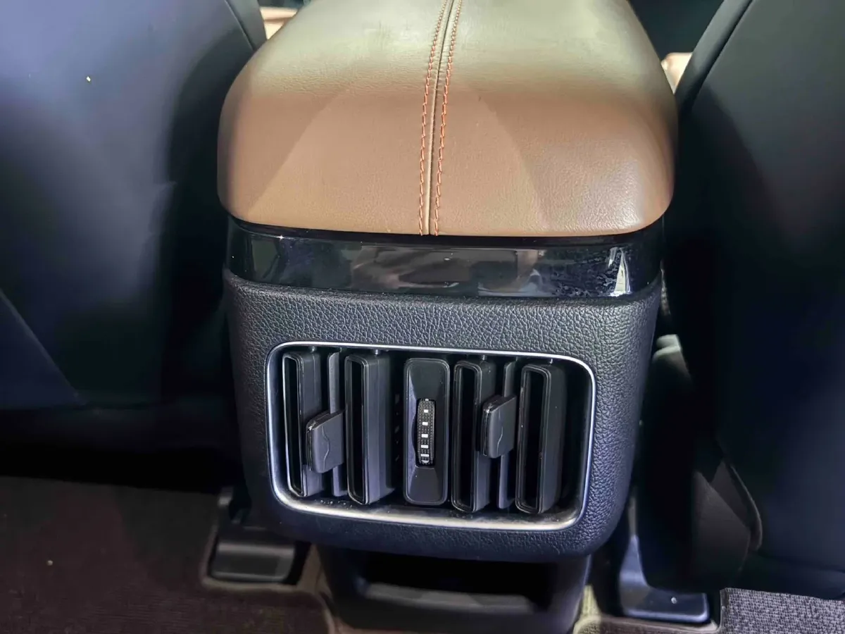 2022 Ford Mondeo 2.0T 238HP L4 8AT,autocango,china used car exporter,china ev exporter,chinese used car exporter,chinese used ev exporter