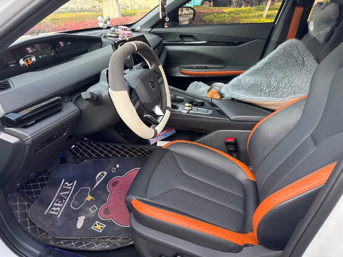 2023 ChangAn UNI-V 1.5T 188HP L4 7DCT,autocango,china used car exporter,china ev exporter,chinese used car exporter,chinese used ev exporter