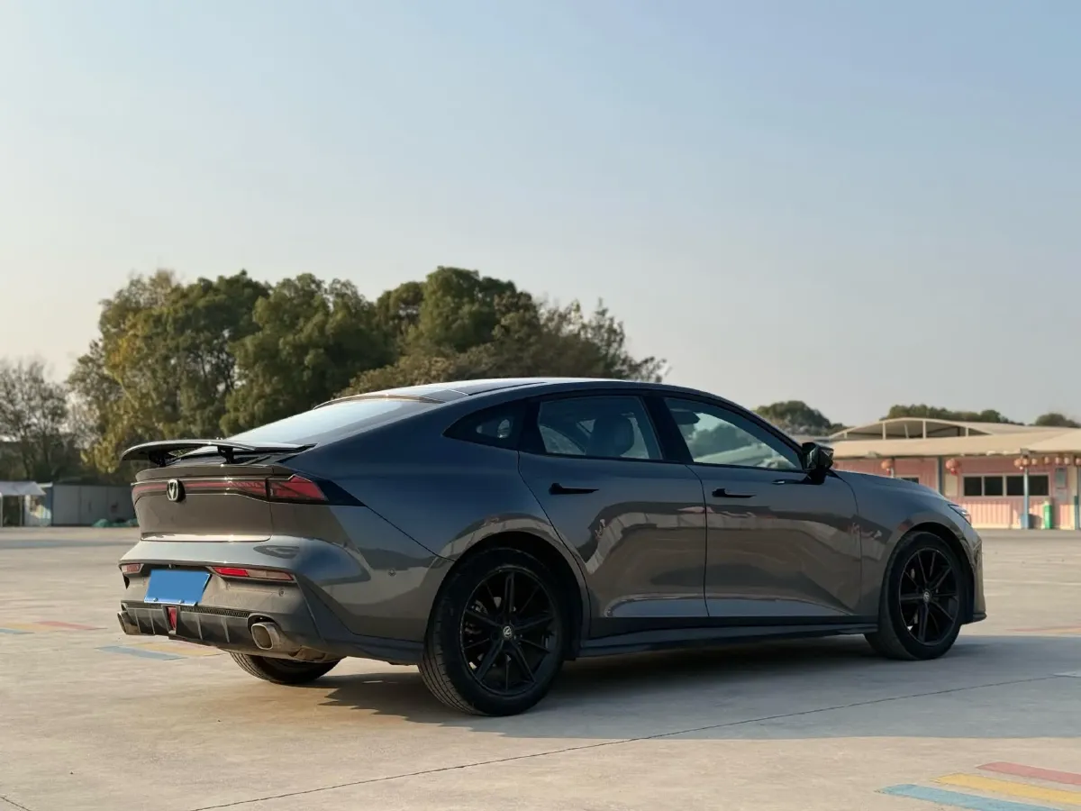 2022 ChangAn UNI-V 1.5T 188HP L4 7DCT,autocango,china used car exporter,china ev exporter,chinese used car exporter,chinese used ev exporter