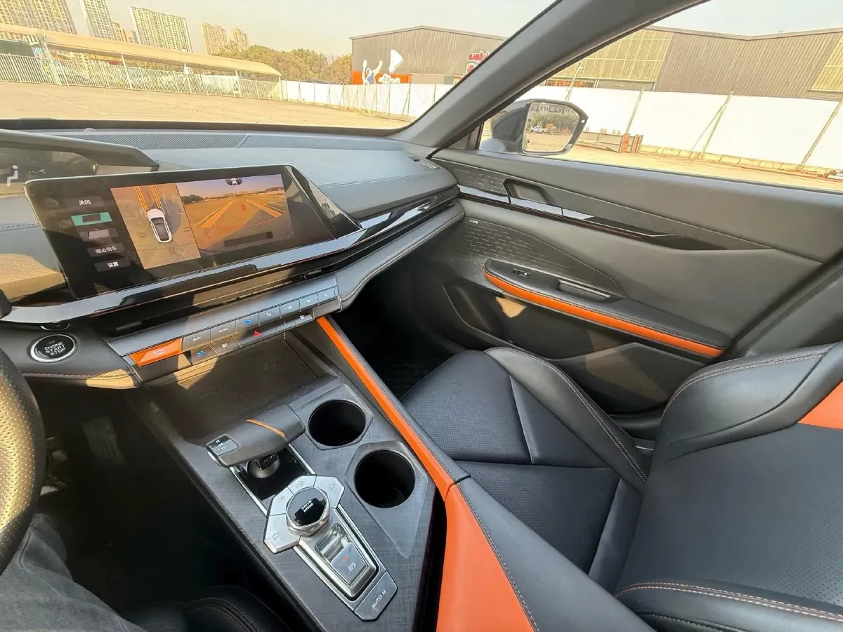 2022 ChangAn UNI-V 1.5T 188HP L4 7DCT,autocango,china used car exporter,china ev exporter,chinese used car exporter,chinese used ev exporter