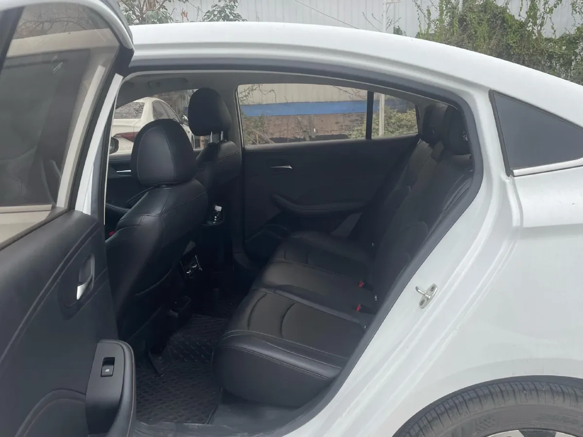 2023 Roewe i5 1.5L 129HP L4 CVT,autocango,china used car exporter,china ev exporter,chinese used car exporter,chinese used ev exporter