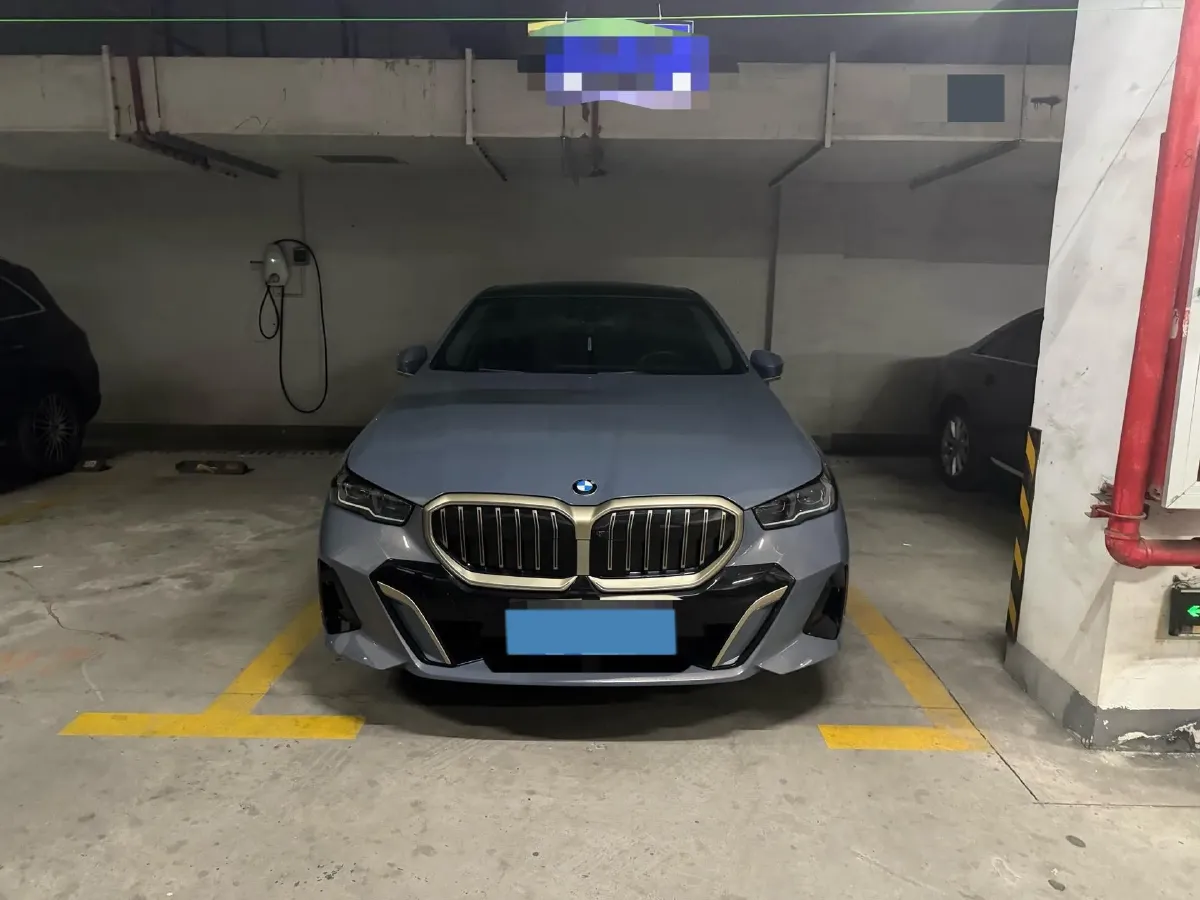 2024 BMW 5 Series 2.0T 258HP L4 8AT,autocango,china used car exporter,china ev exporter,chinese used car exporter,chinese used ev exporter