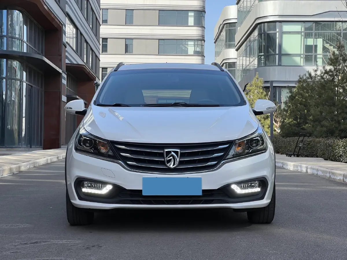 2017 BaoJun 310W 1.5L 112HP L4 6MT,autocango,china used car exporter,china ev exporter,chinese used car exporter,chinese used ev exporter