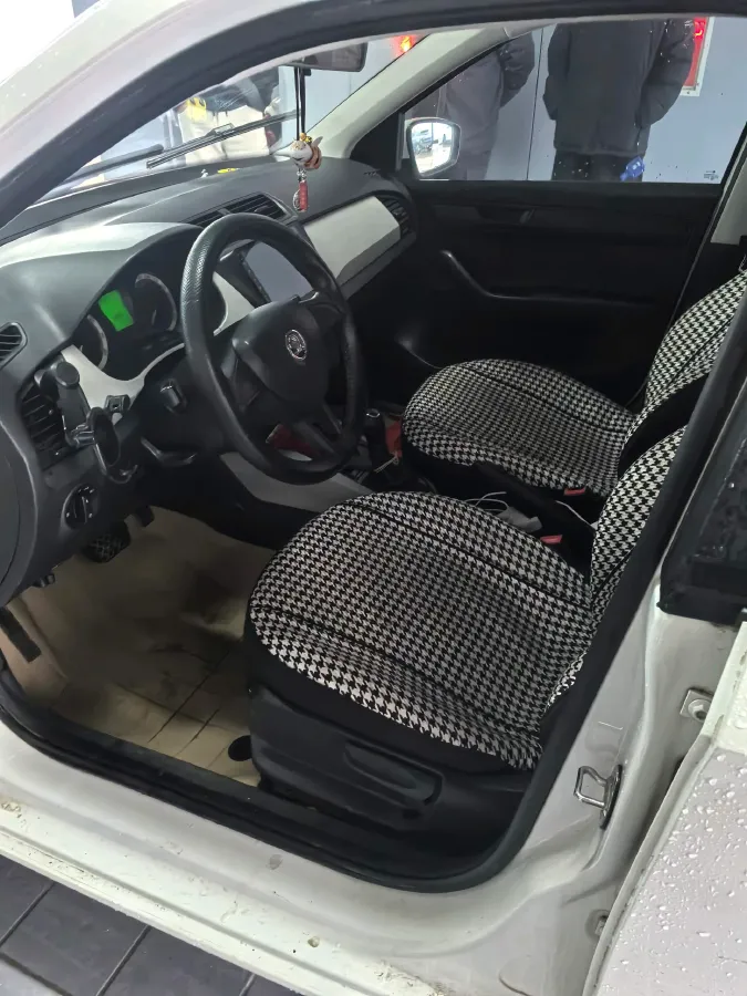 2017 Skoda Fabia 1.4L 90HP L4 6AT,autocango,china used car exporter,china ev exporter,chinese used car exporter,chinese used ev exporter