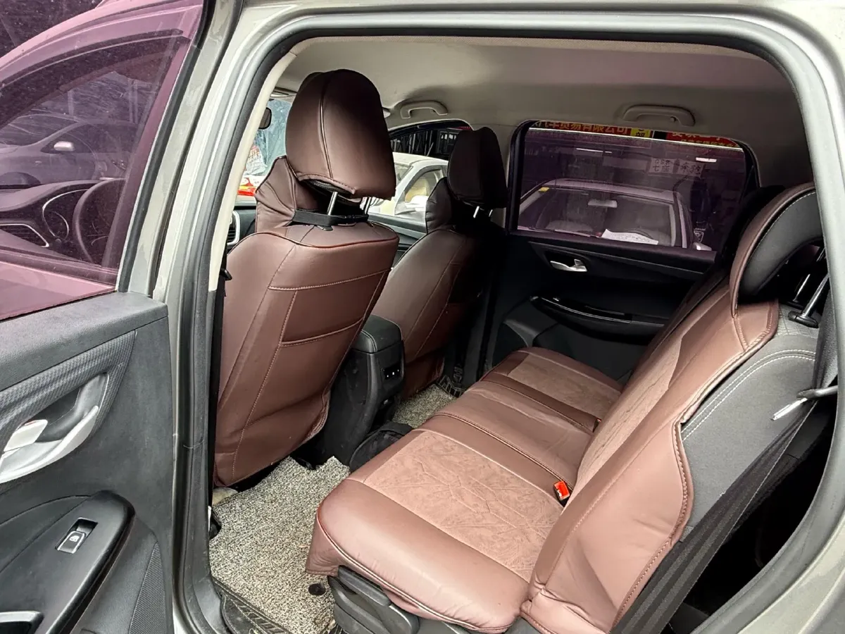 2019 BaoJun 730 1.5T 147HP L4 CVT,autocango,china used car exporter,china ev exporter,chinese used car exporter,chinese used ev exporter