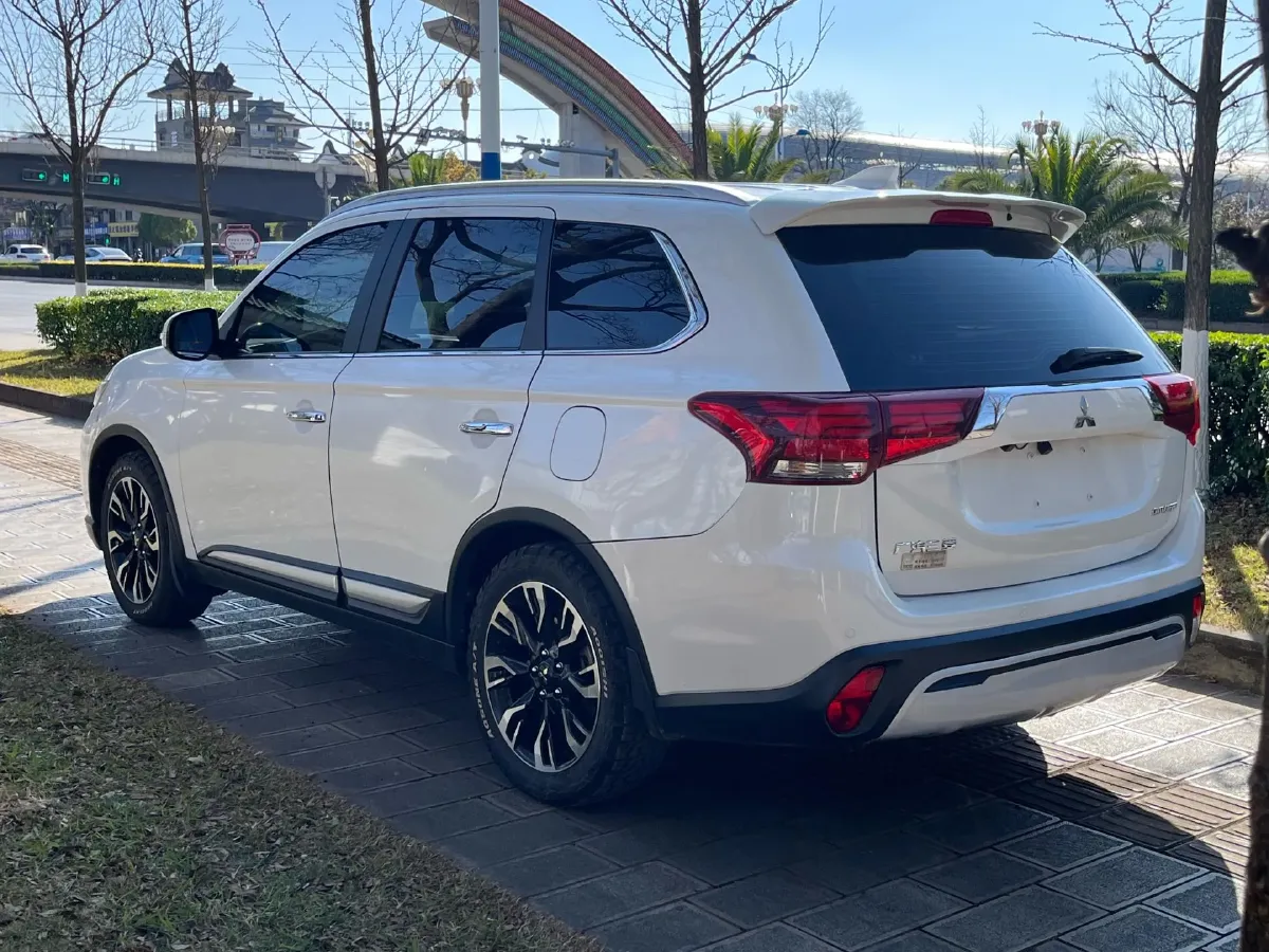 2020 Mitsubishi Outlander 2.4L 192HP L4 CVT,autocango,china used car exporter,china ev exporter,chinese used car exporter,chinese used ev exporter