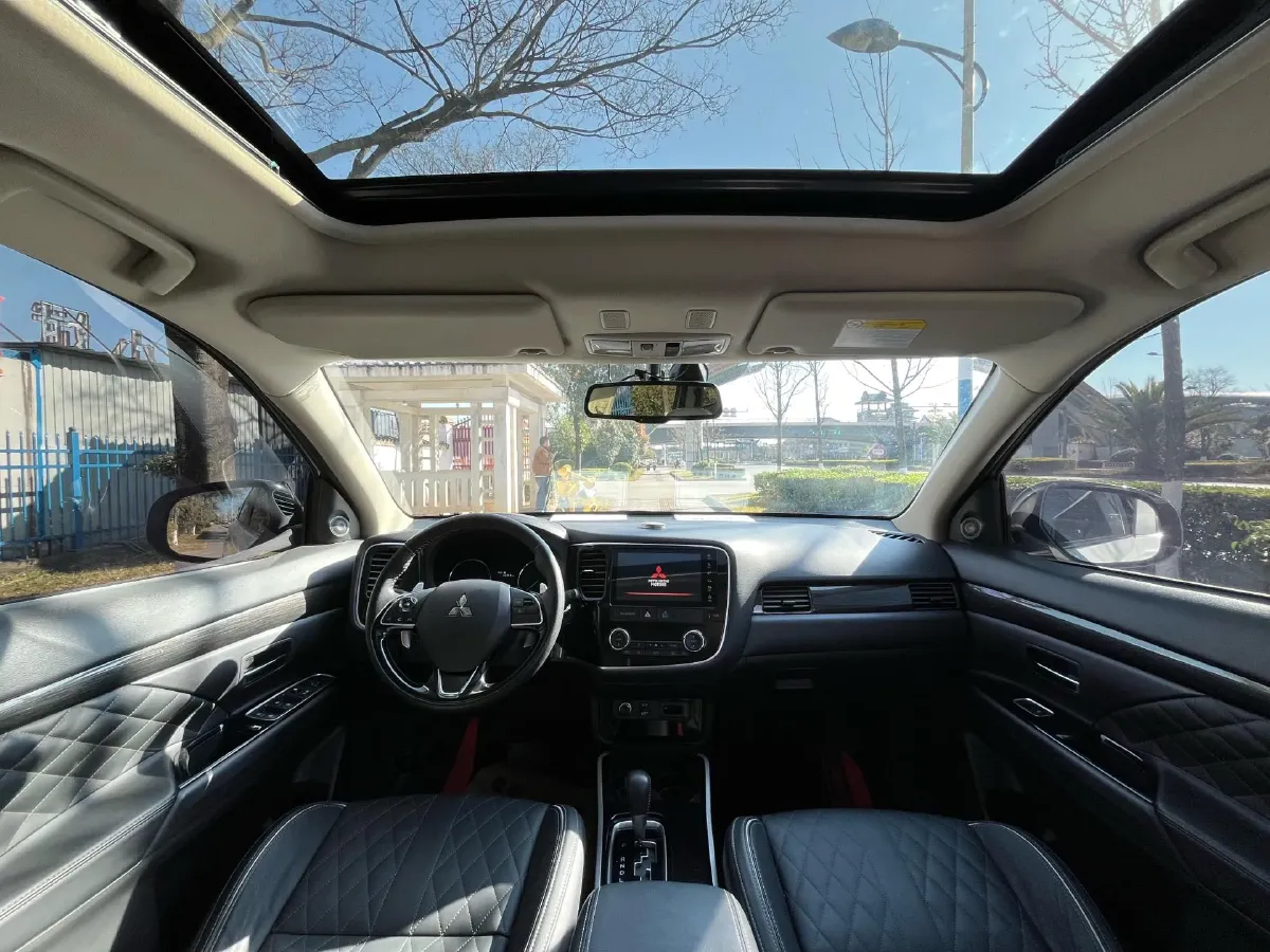 2020 Mitsubishi Outlander 2.4L 192HP L4 CVT,autocango,china used car exporter,china ev exporter,chinese used car exporter,chinese used ev exporter