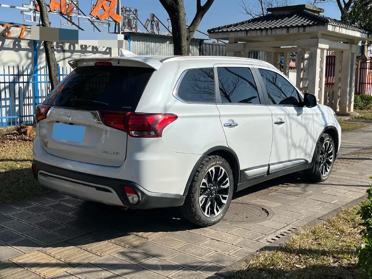 2020 Mitsubishi Outlander 2.4L 192HP L4 CVT,autocango,china used car exporter,china ev exporter,chinese used car exporter,chinese used ev exporter