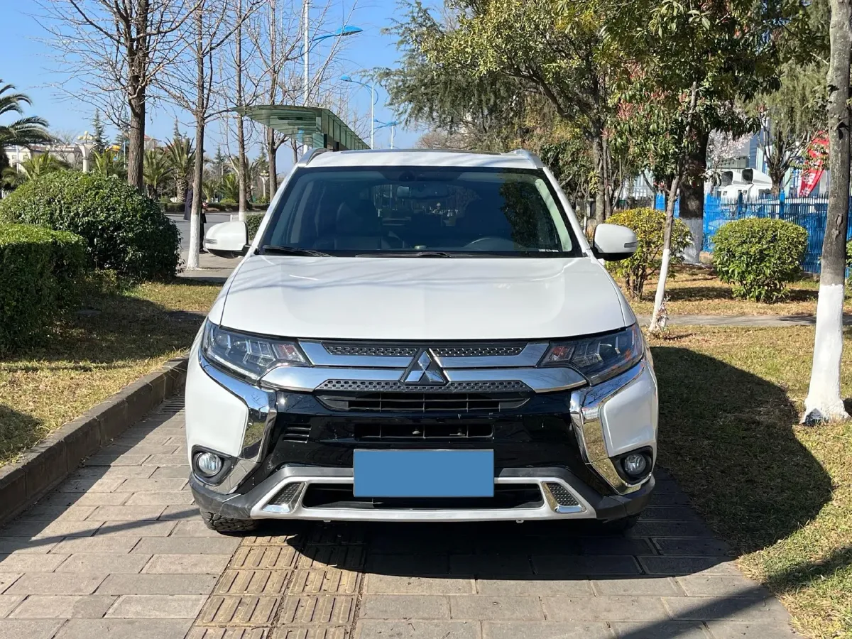 2020 Mitsubishi Outlander 2.4L 192HP L4 CVT,autocango,china used car exporter,china ev exporter,chinese used car exporter,chinese used ev exporter