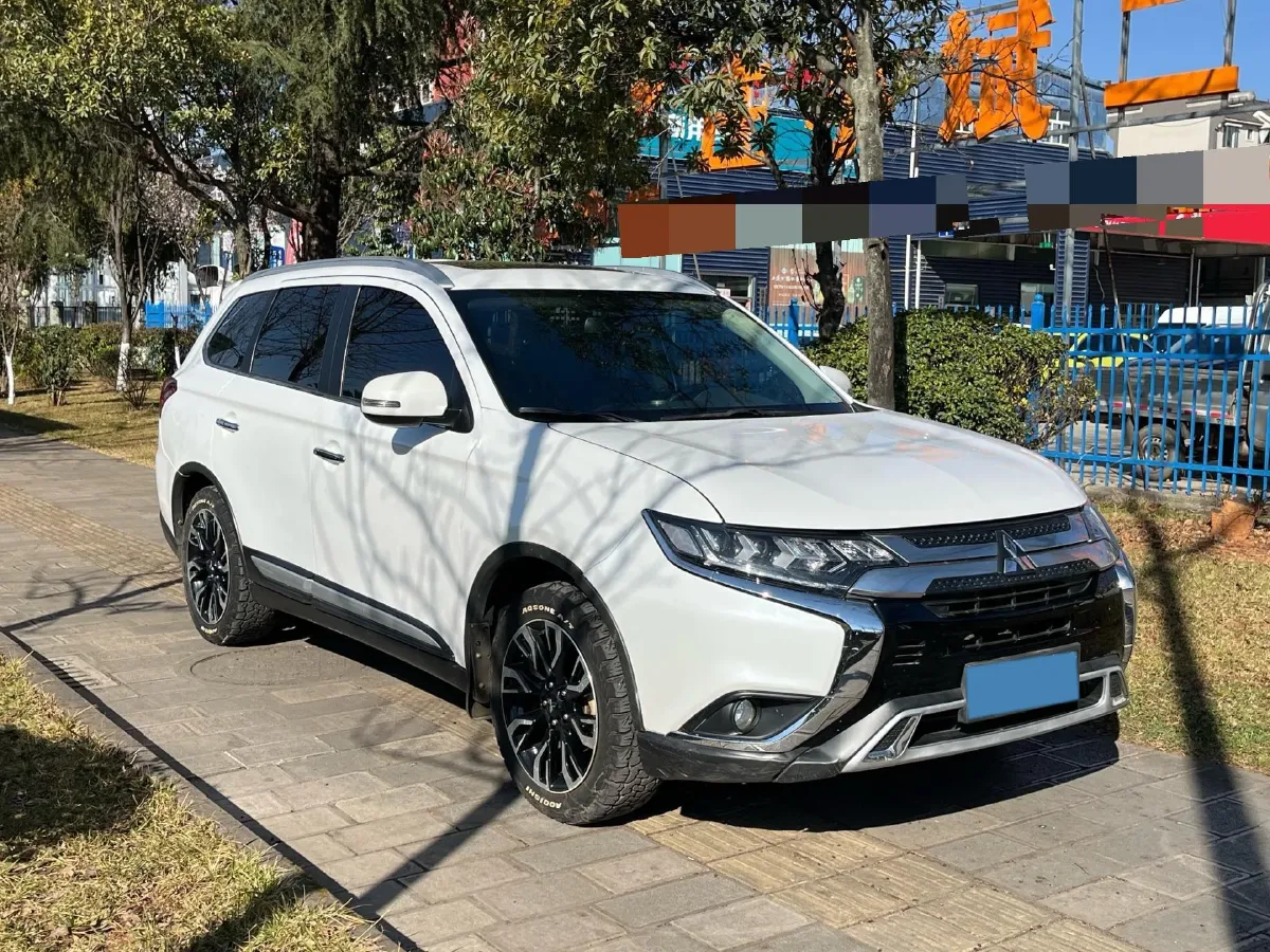 2020 Mitsubishi Outlander 2.4L 192HP L4 CVT,autocango,china used car exporter,china ev exporter,chinese used car exporter,chinese used ev exporter
