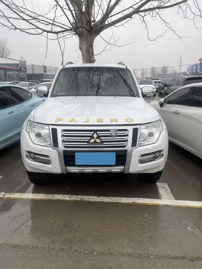 2020 Mitsubishi Pajero 3.0L 174HP V6 5AT,autocango,china used car exporter,china ev exporter,chinese used car exporter,chinese used ev exporter