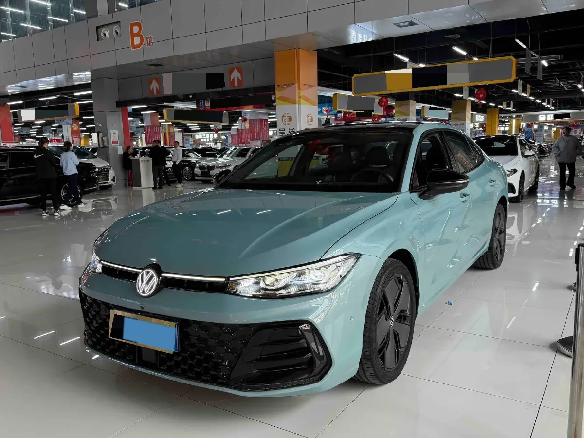 2025 Volkswagen Passat 2.0T 220HP L4 7DCT,autocango,china used car exporter,china ev exporter,chinese used car exporter,chinese used ev exporter