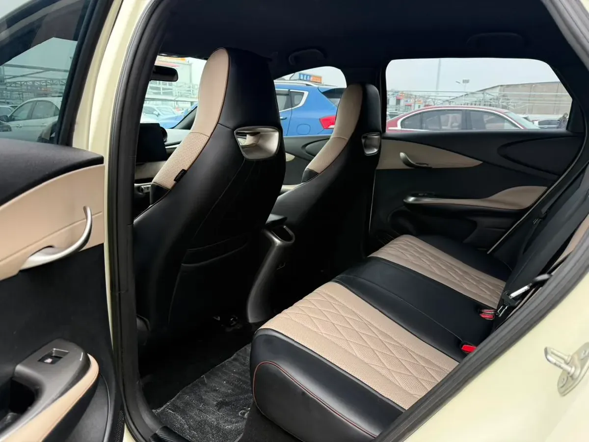 2021 Ford Escort 1.5L 122HP L3 6AT,autocango,china used car exporter,china ev exporter,chinese used car exporter,chinese used ev exporter