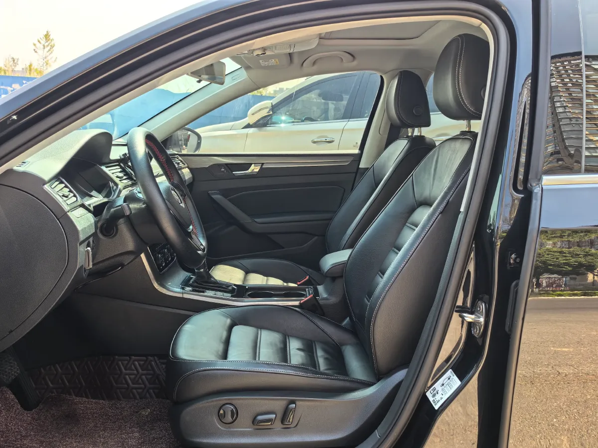 2017 Volkswagen Passat 1.8T 180HP L4 7DCT,autocango,china used car exporter,china ev exporter,chinese used car exporter,chinese used ev exporter