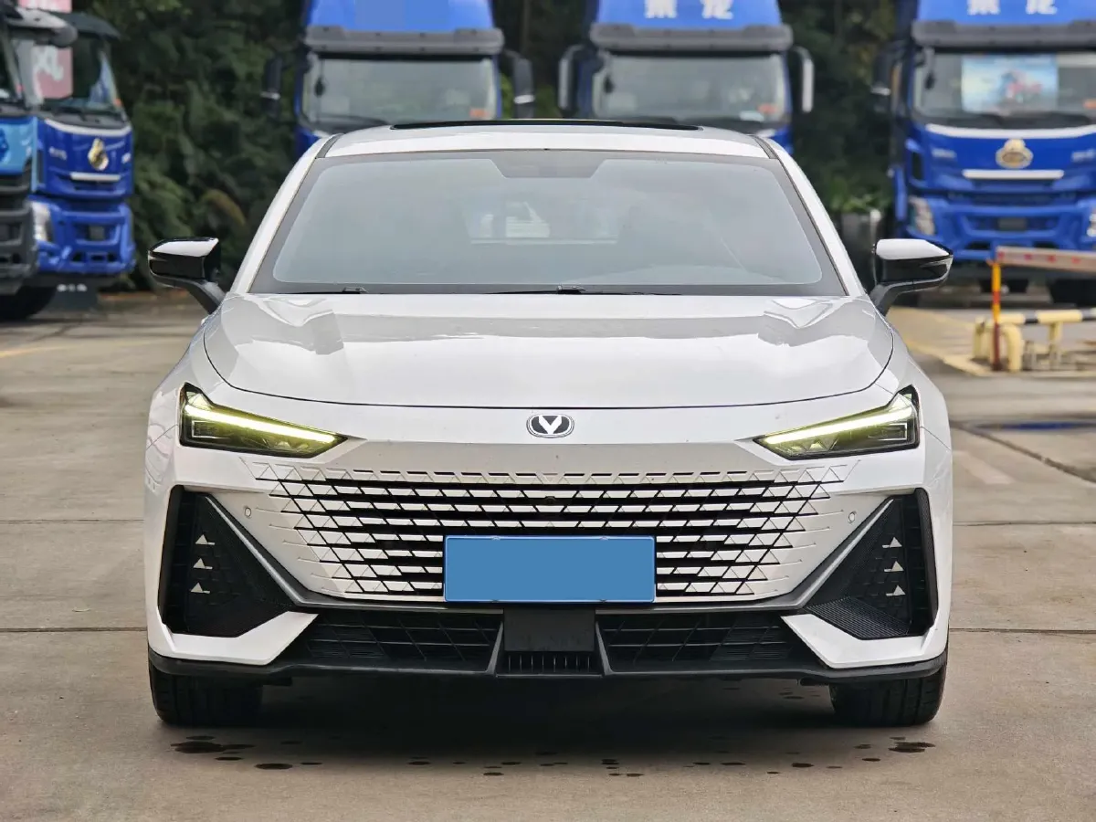 2023 ChangAn UNI-V 1.5T 188HP L4 7DCT,autocango,china used car exporter,china ev exporter,chinese used car exporter,chinese used ev exporter