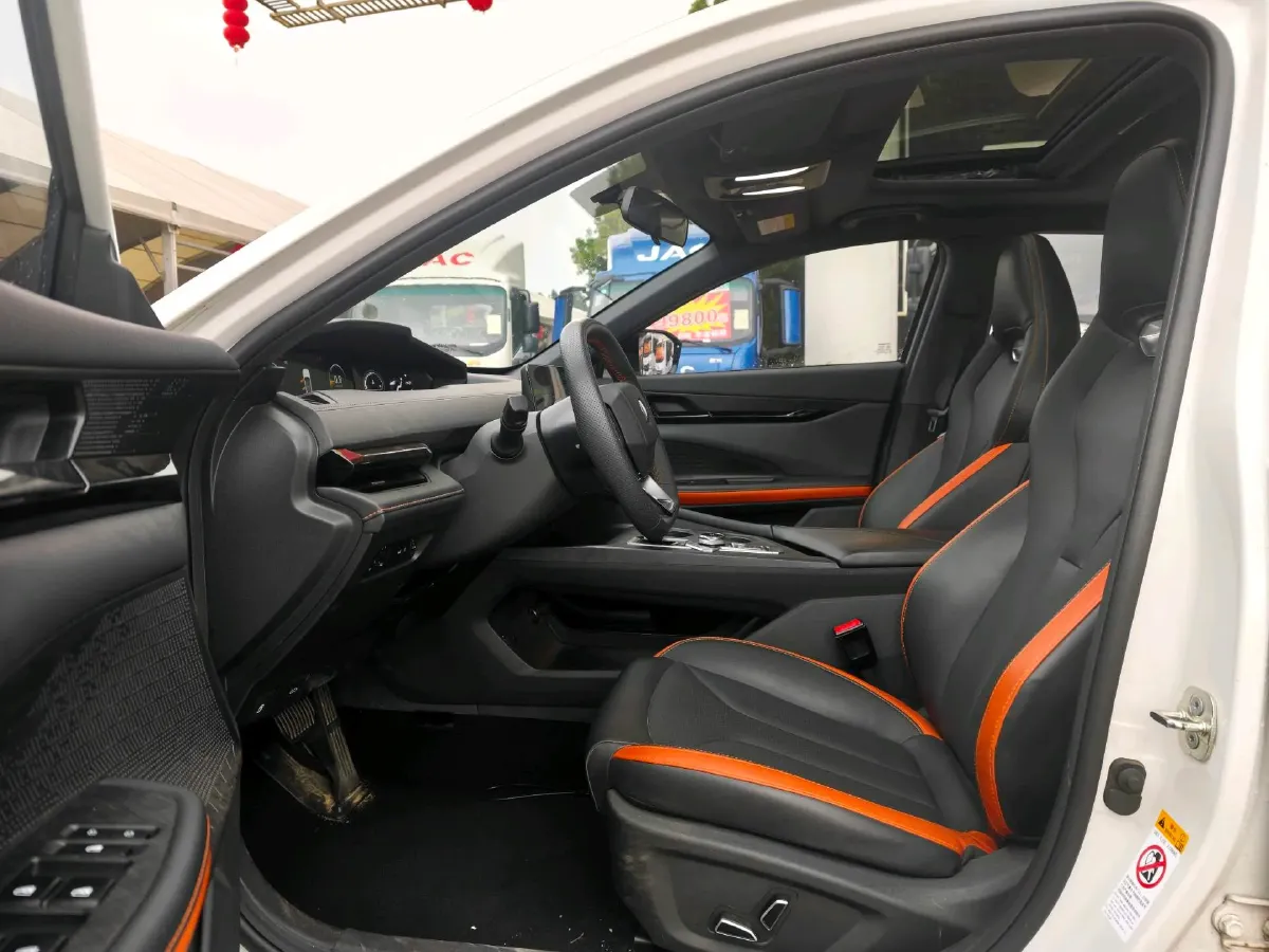 2023 ChangAn UNI-V 1.5T 188HP L4 7DCT,autocango,china used car exporter,china ev exporter,chinese used car exporter,chinese used ev exporter