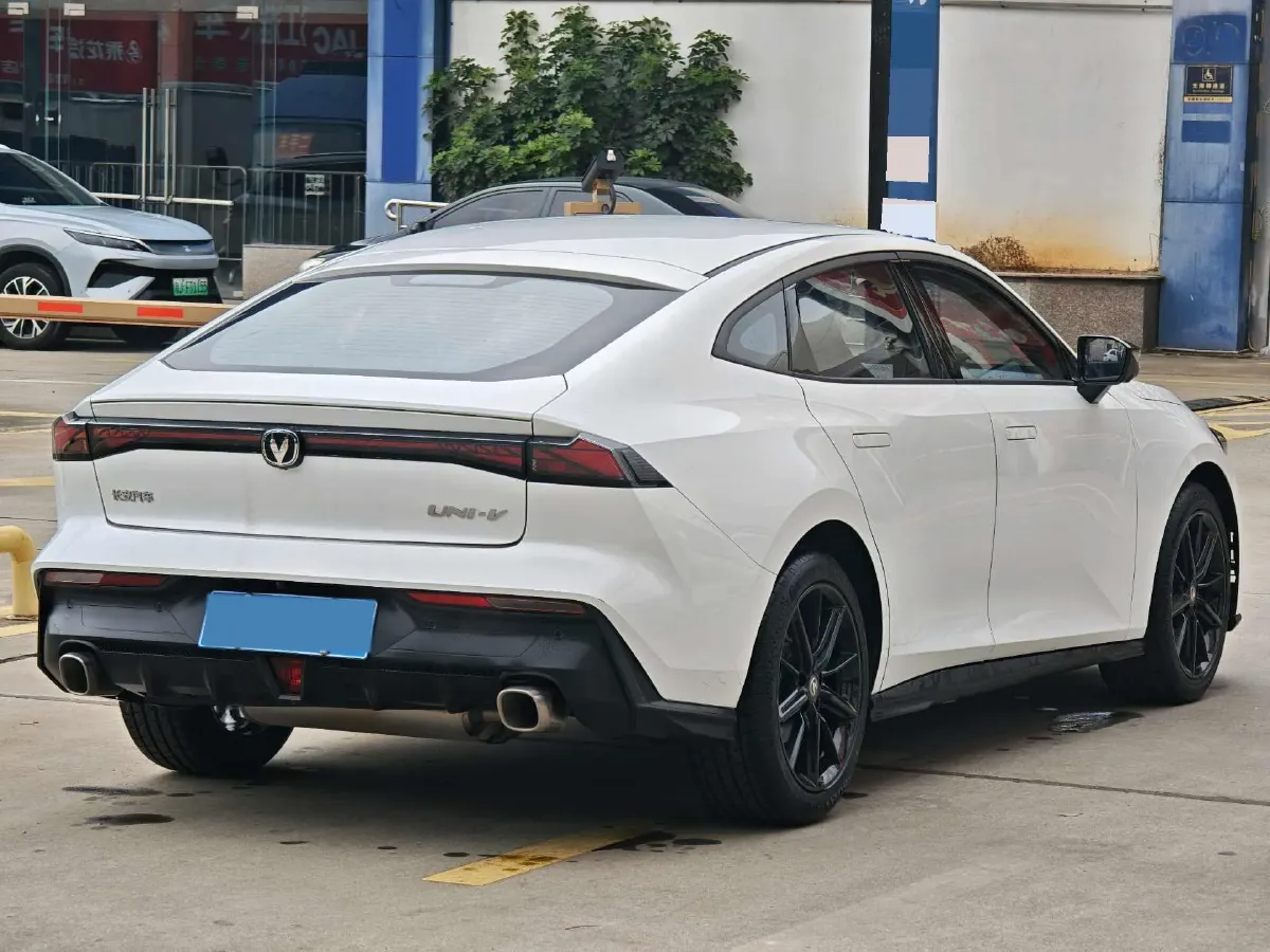 2023 ChangAn UNI-V 1.5T 188HP L4 7DCT,autocango,china used car exporter,china ev exporter,chinese used car exporter,chinese used ev exporter
