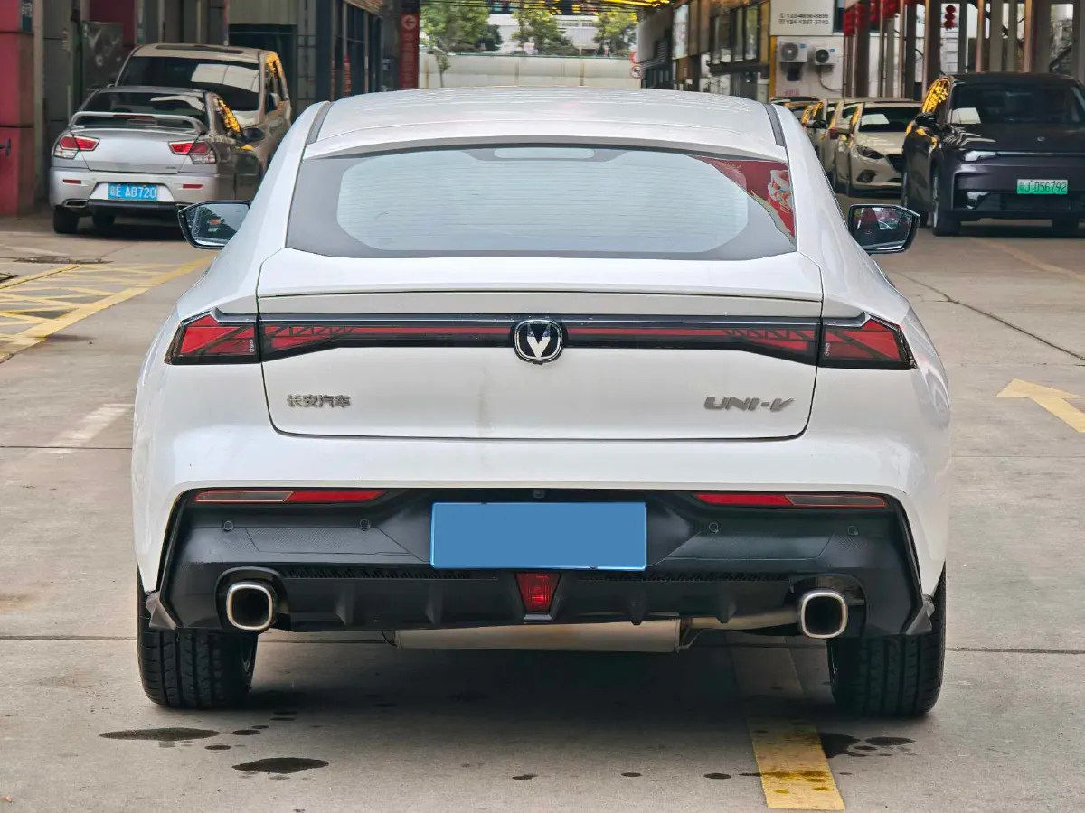 2023 ChangAn UNI-V 1.5T 188HP L4 7DCT,autocango,china used car exporter,china ev exporter,chinese used car exporter,chinese used ev exporter