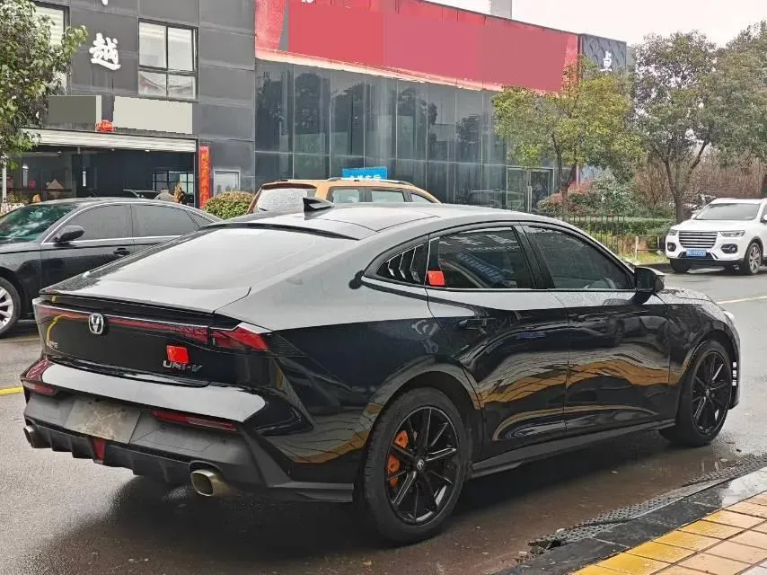 2022 ChangAn UNI-V 1.5T 188HP L4 7DCT,autocango,china used car exporter,china ev exporter,chinese used car exporter,chinese used ev exporter