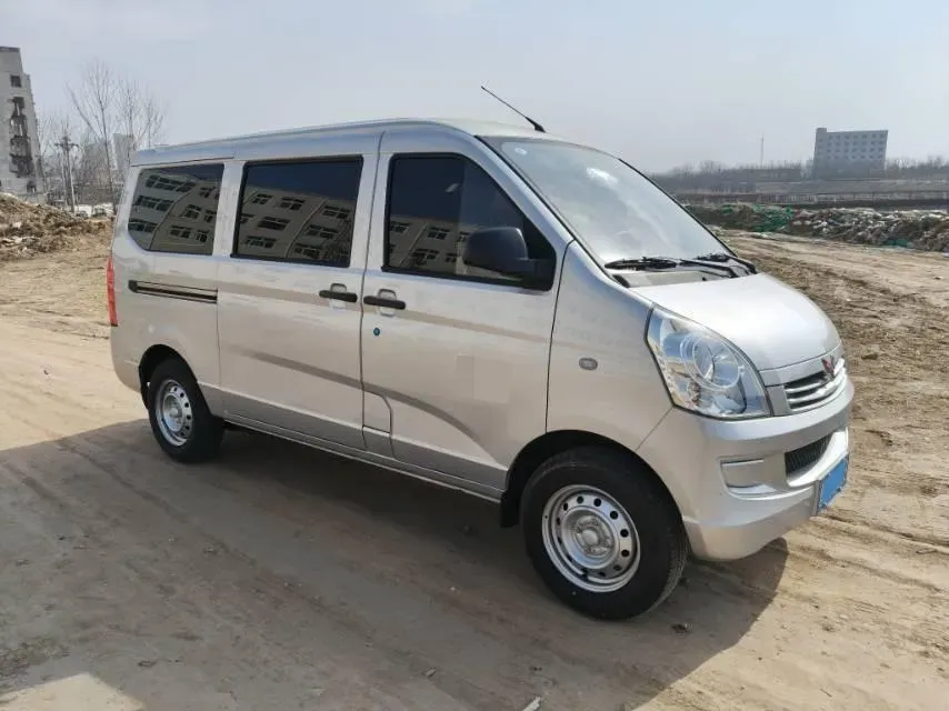 2023 WuLing RongGuang S 1.5L 102HP L4 5MT,autocango,china used car exporter,china ev exporter,chinese used car exporter,chinese used ev exporter
