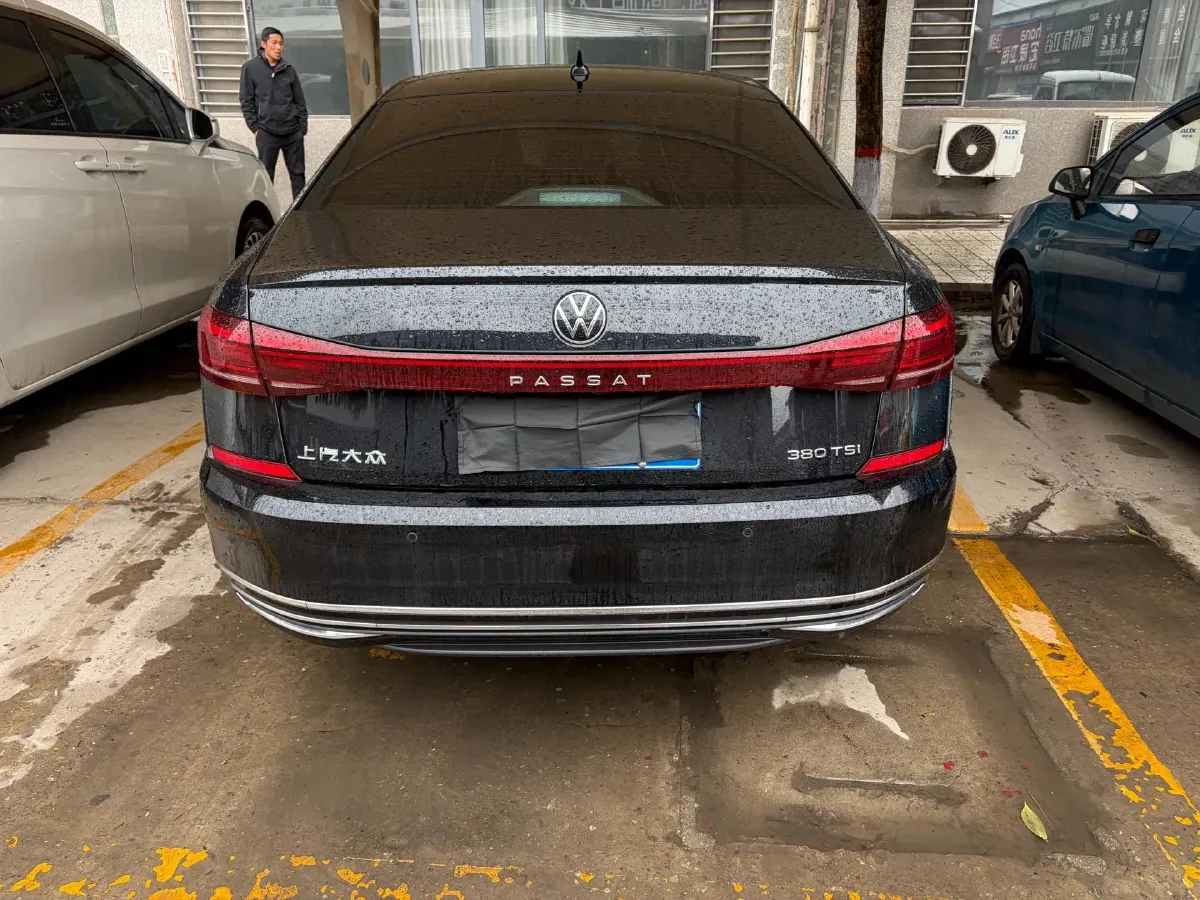 2024 Volkswagen Passat 2.0T 220HP L4 7DCT,autocango,china used car exporter,china ev exporter,chinese used car exporter,chinese used ev exporter