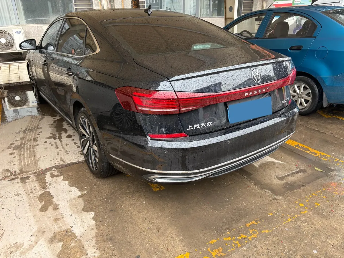 2024 Volkswagen Passat 2.0T 220HP L4 7DCT,autocango,china used car exporter,china ev exporter,chinese used car exporter,chinese used ev exporter