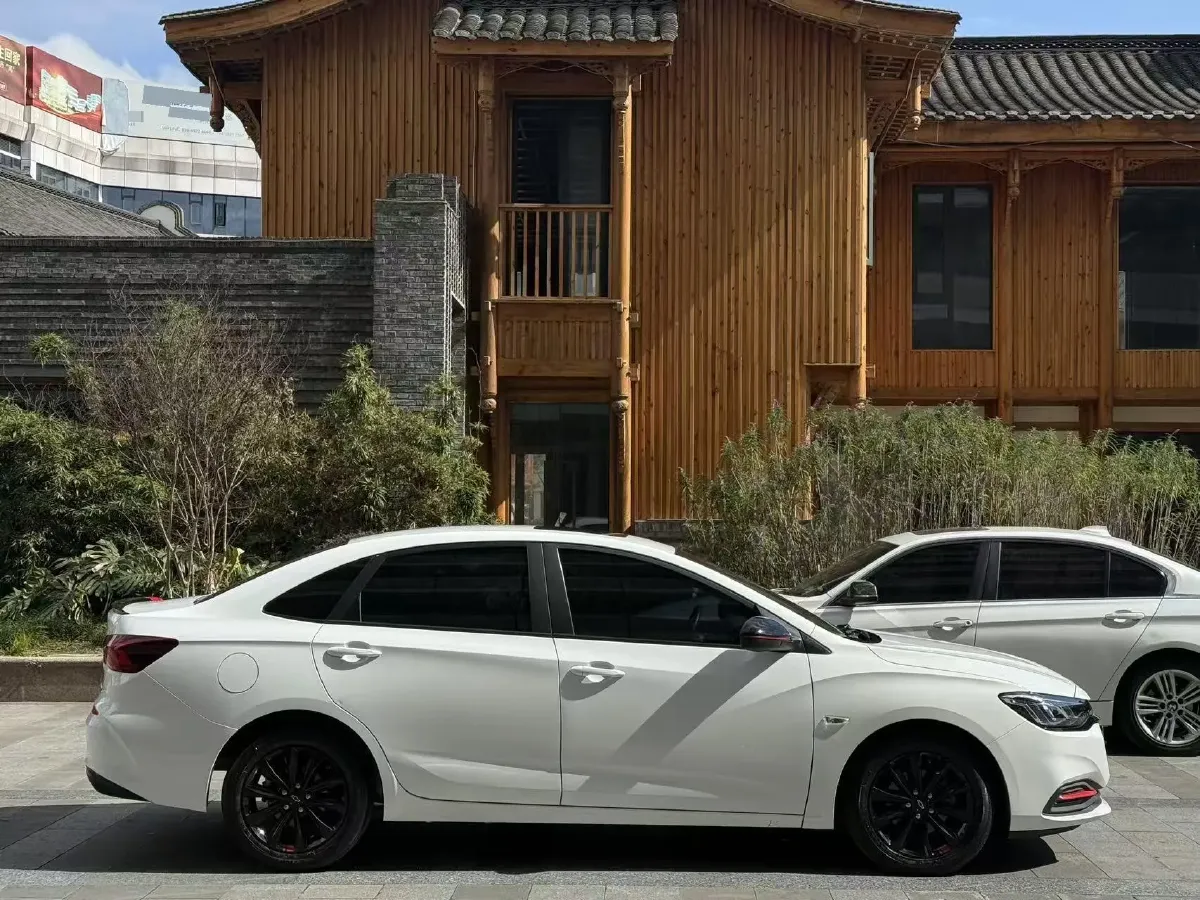 2020 Chevrolet Monza 1.0T 125HP L3 6DCT,autocango,china used car exporter,china ev exporter,chinese used car exporter,chinese used ev exporter