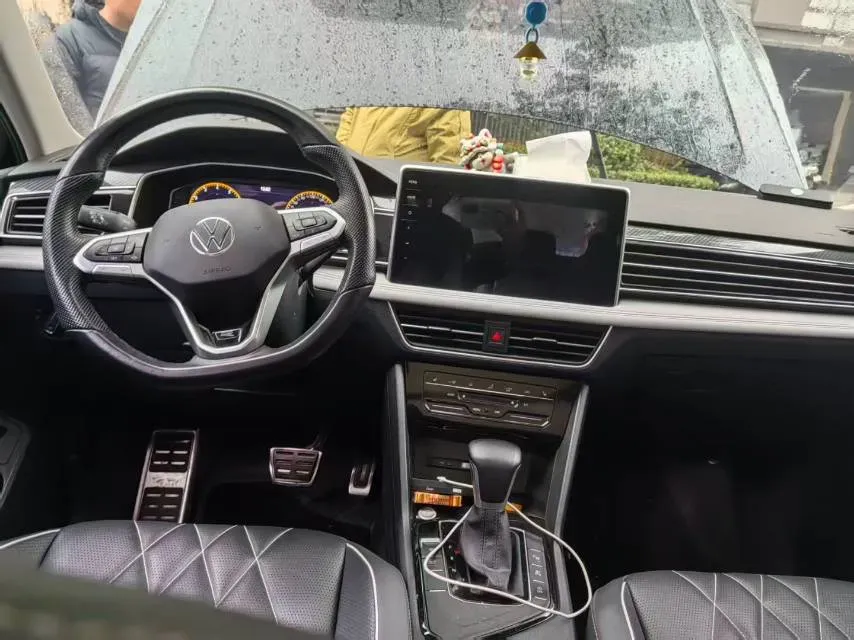 2024 Volkswagen Tiguan L 2.0T 186HP L4 7DCT,autocango,china used car exporter,china ev exporter,chinese used car exporter,chinese used ev exporter