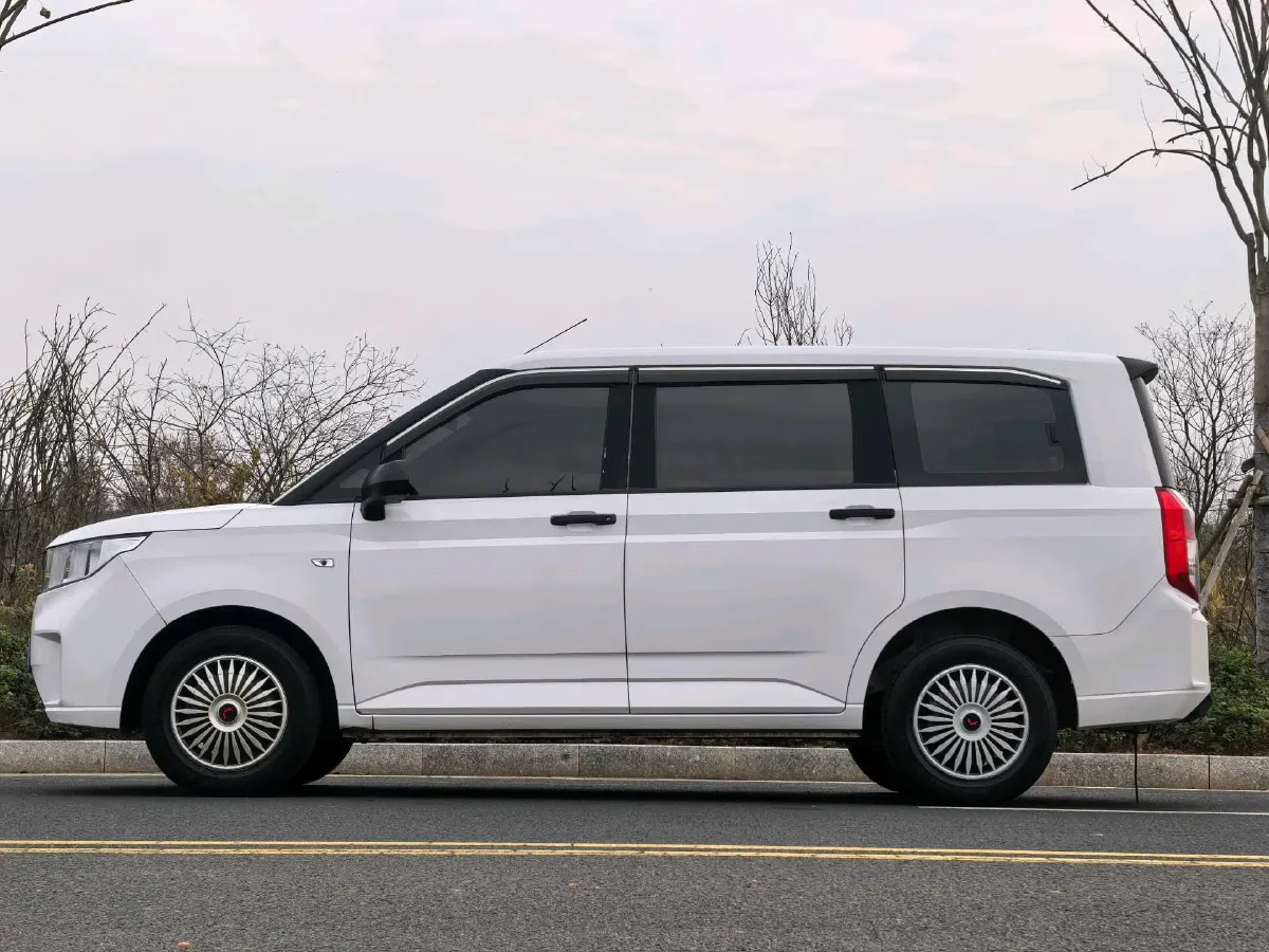 2019 WuLing HongGuang Plus 1.5T 147HP L4 6MT,autocango,china used car exporter,china ev exporter,chinese used car exporter,chinese used ev exporter