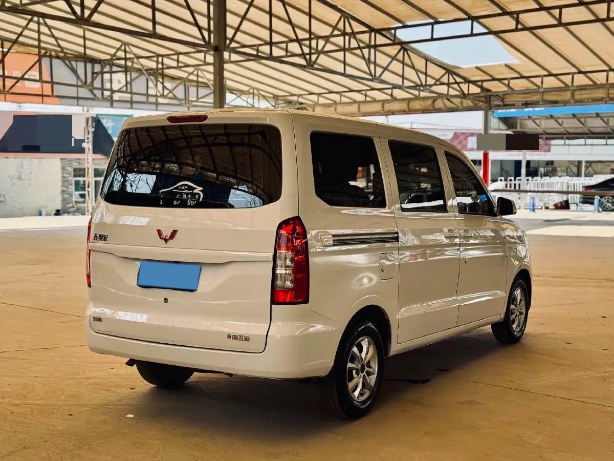 2019 WuLing HongGuang V 1.5L 105HP L4 5MT,autocango,china used car exporter,china ev exporter,chinese used car exporter,chinese used ev exporter