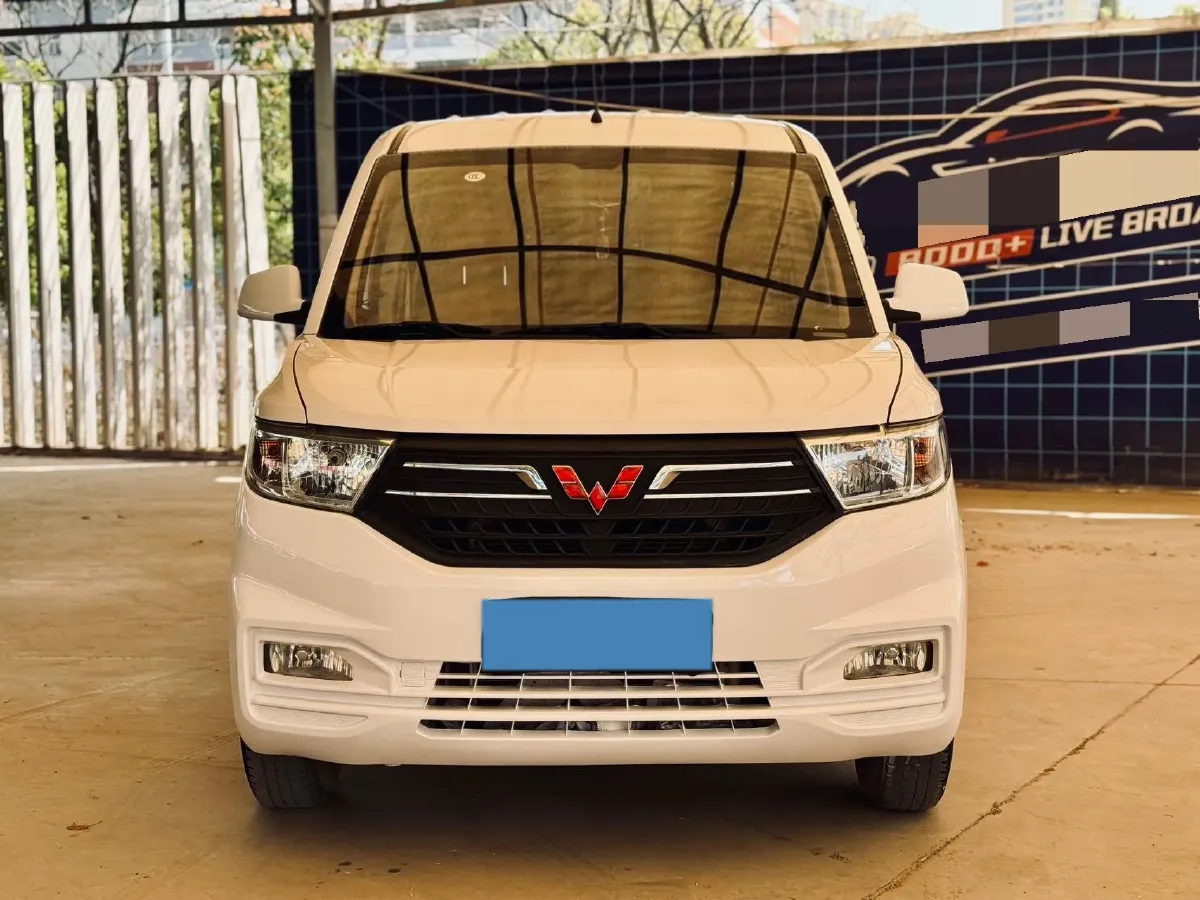 2019 WuLing HongGuang V 1.5L 105HP L4 5MT,autocango,china used car exporter,china ev exporter,chinese used car exporter,chinese used ev exporter