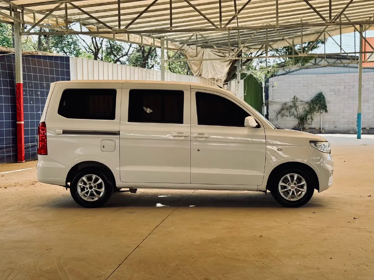 2019 WuLing HongGuang V 1.5L 105HP L4 5MT,autocango,china used car exporter,china ev exporter,chinese used car exporter,chinese used ev exporter
