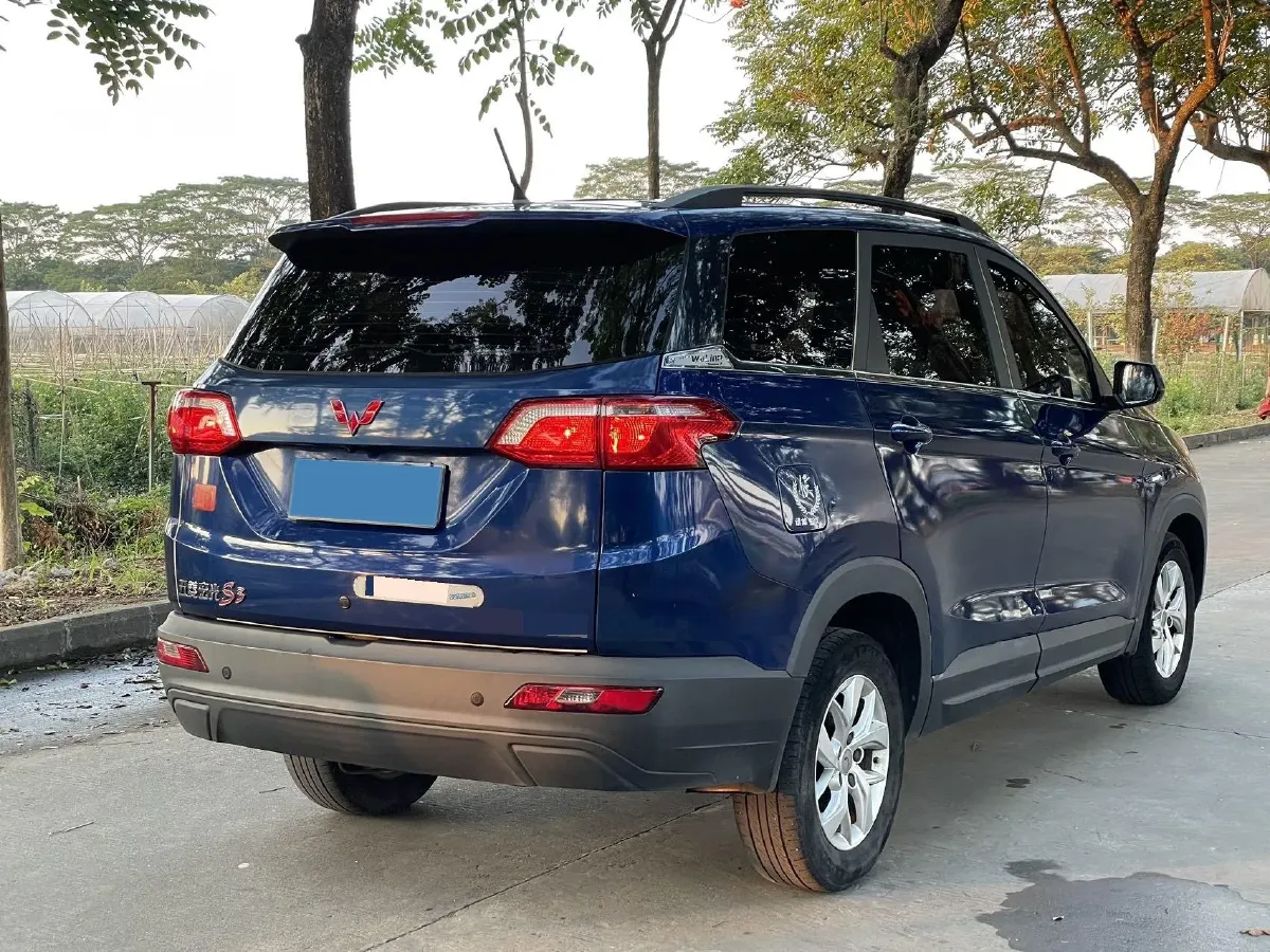 2019 WuLing HongGuang S3 1.5L 99HP L4 6MT,autocango,china used car exporter,china ev exporter,chinese used car exporter,chinese used ev exporter