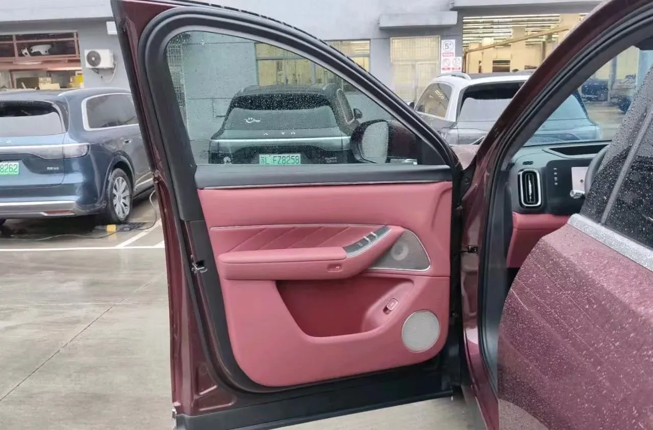 2025 AITO AITO M8 REEV 160HP REEV 53.4KWH,autocango,china used car exporter,china ev exporter,chinese used car exporter,chinese used ev exporter