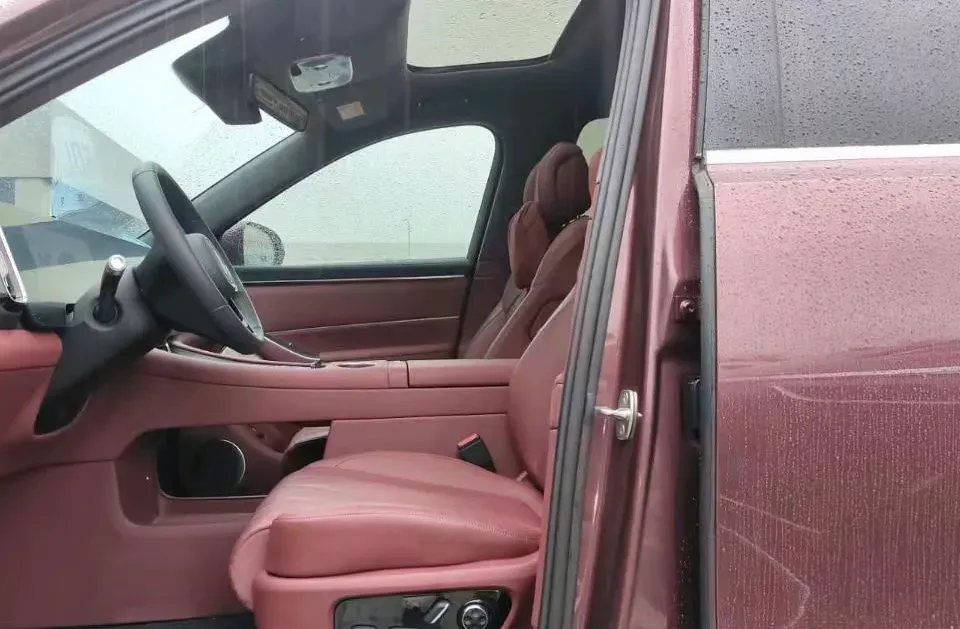 2025 AITO AITO M8 REEV 160HP REEV 53.4KWH,autocango,china used car exporter,china ev exporter,chinese used car exporter,chinese used ev exporter