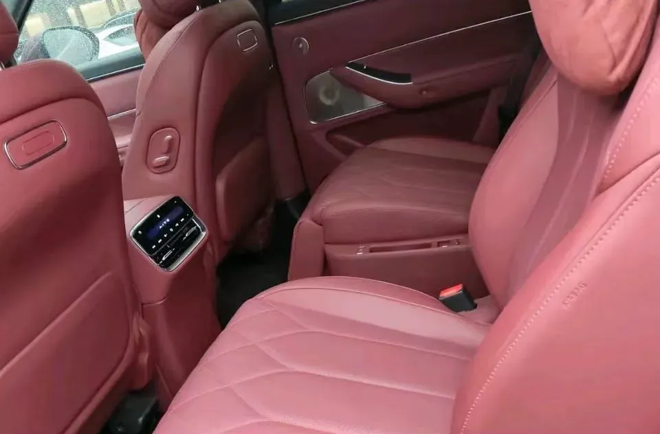 2025 AITO AITO M8 REEV 160HP REEV 53.4KWH,autocango,china used car exporter,china ev exporter,chinese used car exporter,chinese used ev exporter